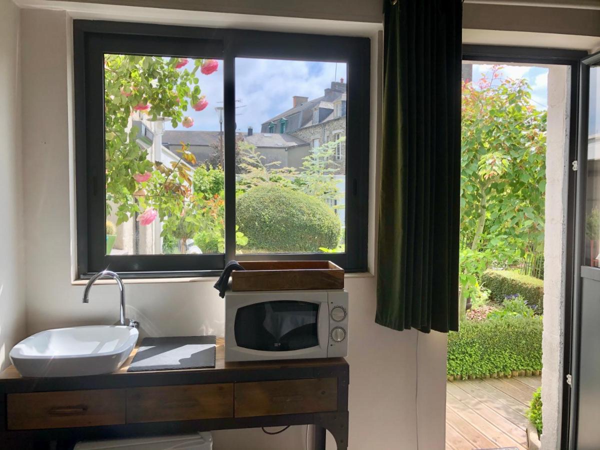 Bed and Breakfast Le Grenier Du Jardin Pontorson Exterior foto