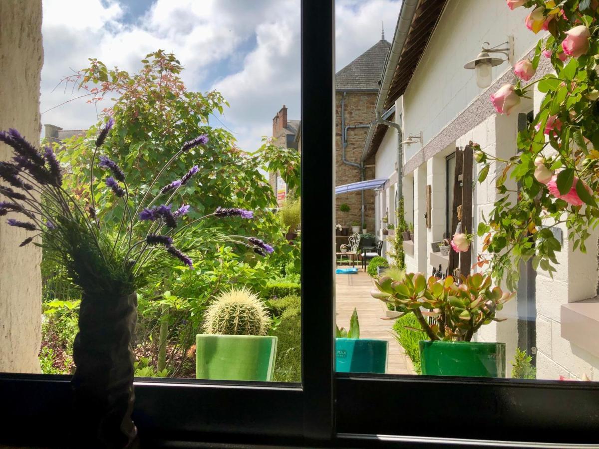 Bed and Breakfast Le Grenier Du Jardin Pontorson Exterior foto