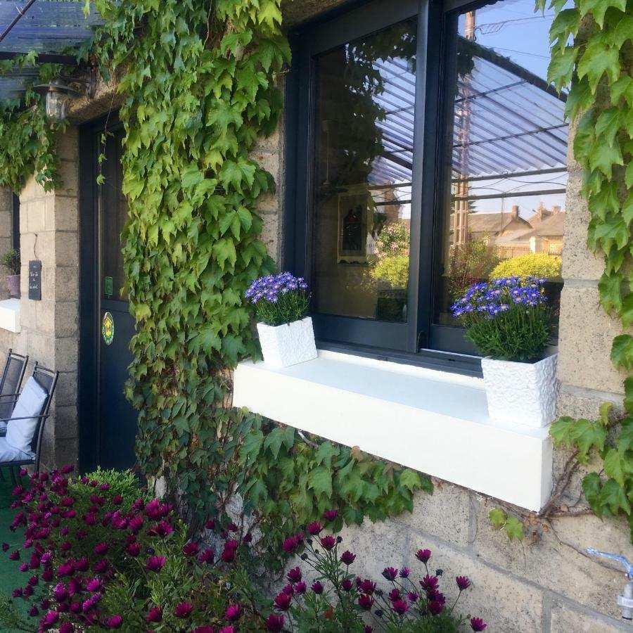 Bed and Breakfast Le Grenier Du Jardin Pontorson Exterior foto
